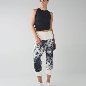 LULULEMON Womens Sz 10 DANCE TO YOGA Crop Leggings Pretty Plume Angel Wing